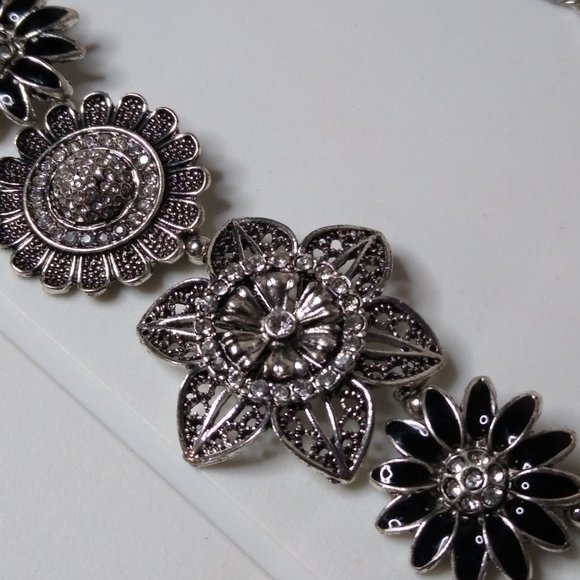 Vintage Metal Flower Necklace Adjustable 18 To 21 Inches - Picture 8 of 13